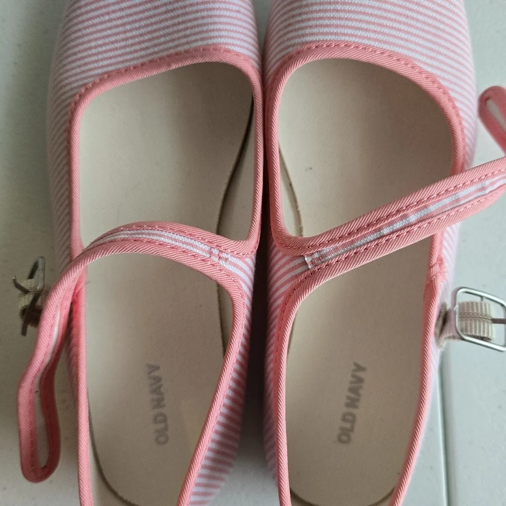 Old Navy Pink Striped Kids Shoes Size 3